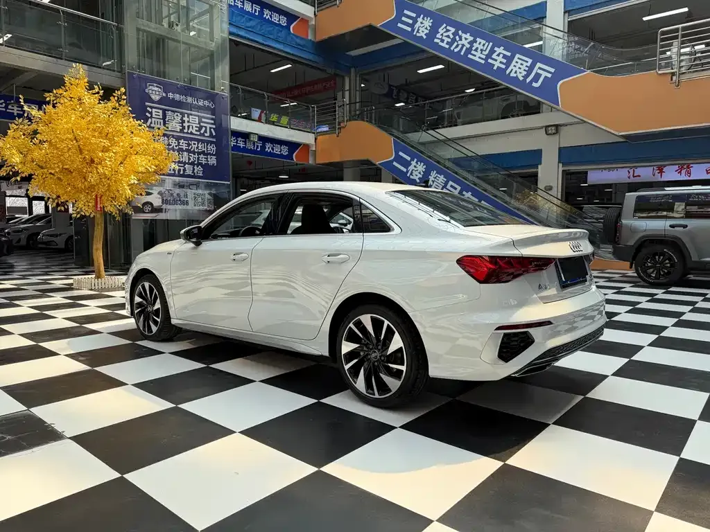 Audi A3 2023 из CN, фото 3