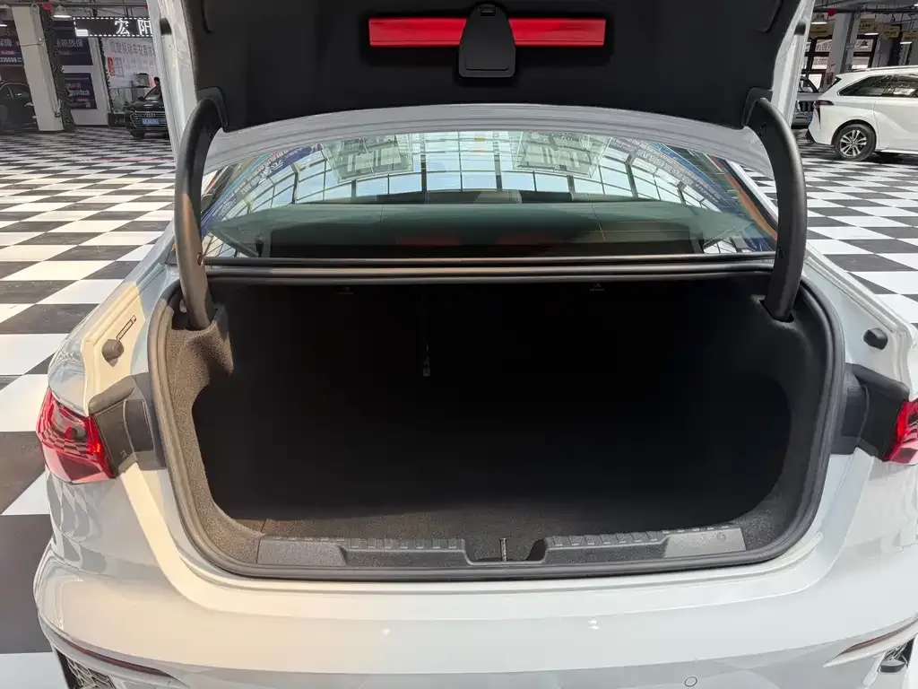Audi A3 2023 из CN, фото 8