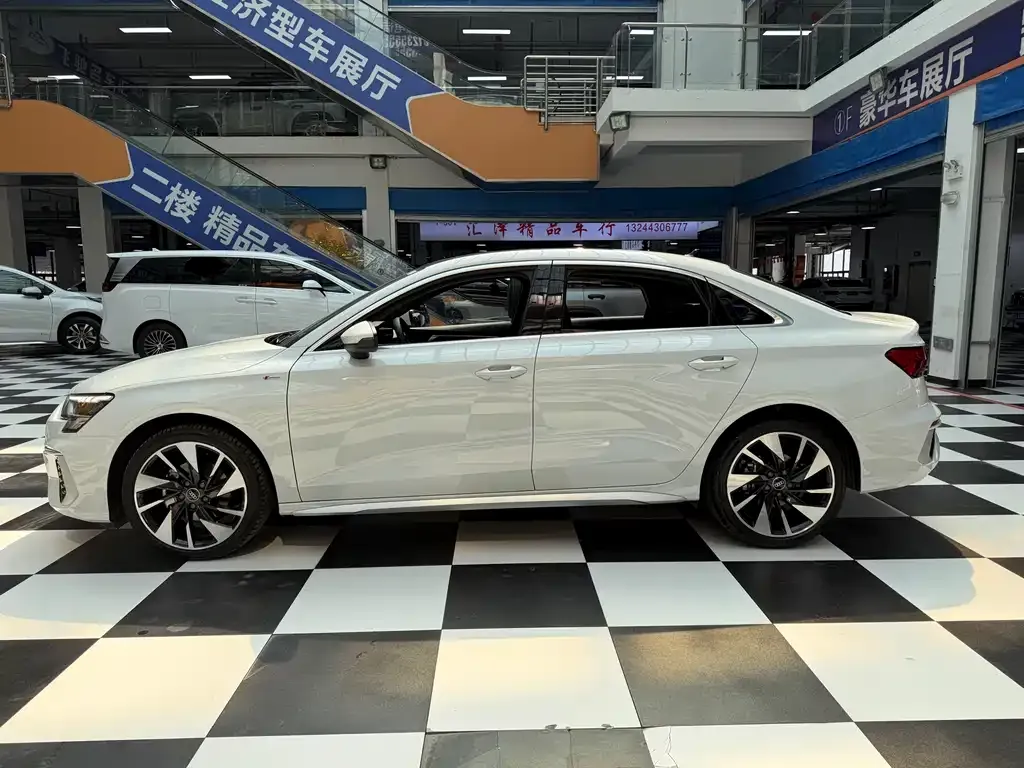 Audi A3 2023 из CN, фото 6