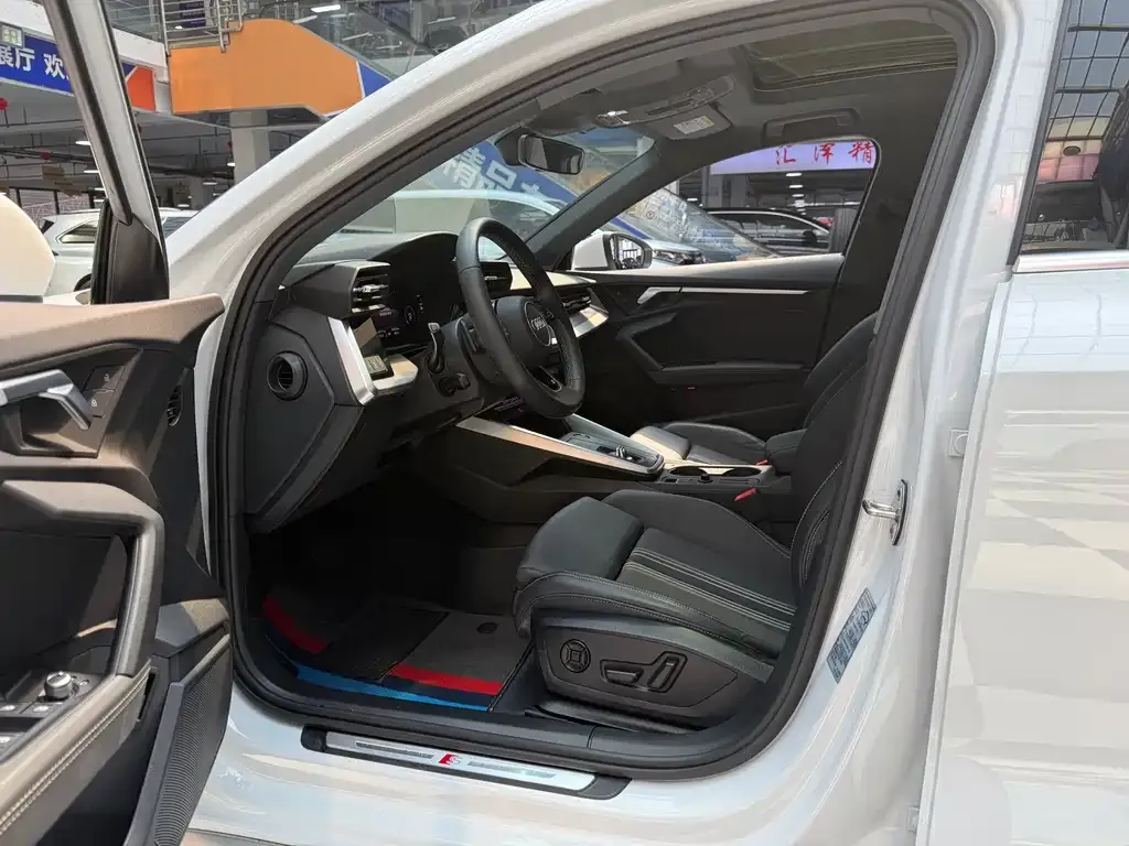 Audi A3 2023 из CN, фото 4