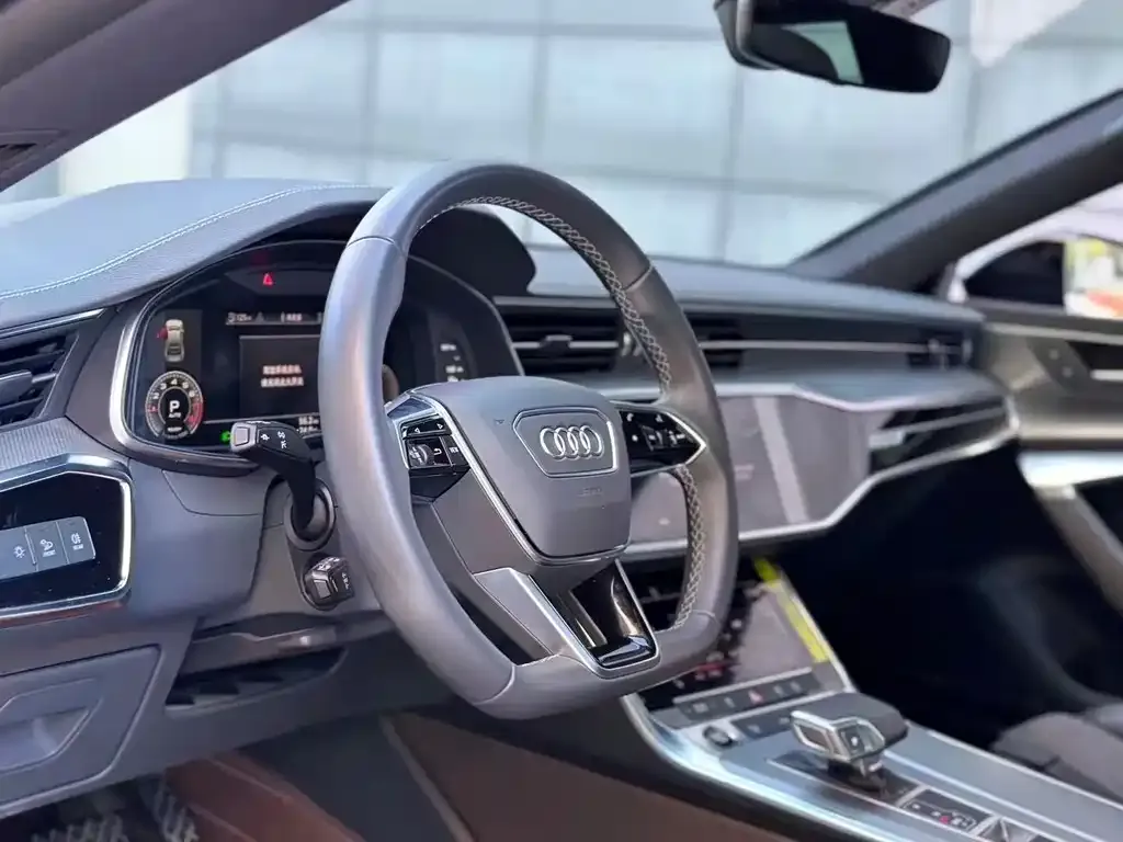 Audi A7L — фото 6