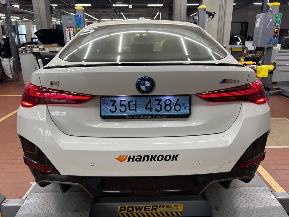BMW i4 — фото 3