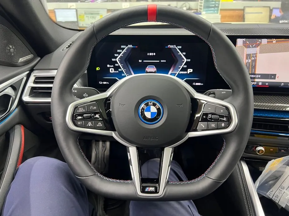 BMW i4 — фото 8
