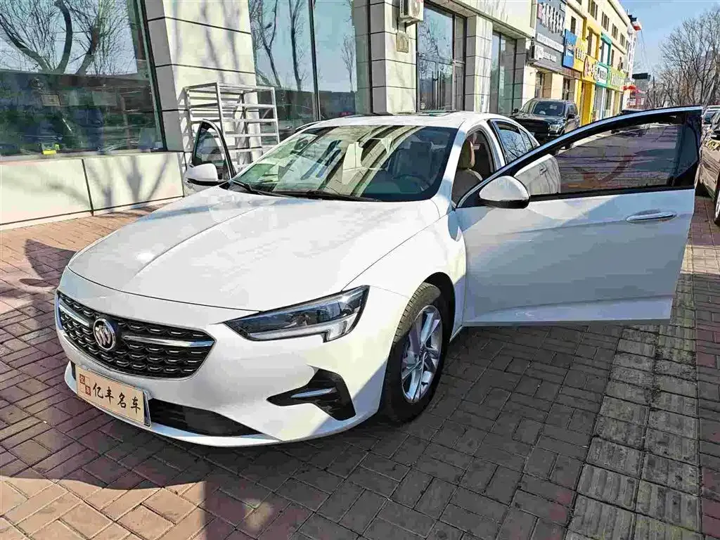 Buick Regal — фото 1