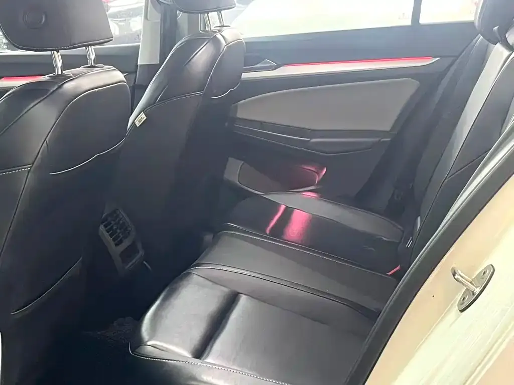 Volkswagen Golf 2021 из CN, фото 9
