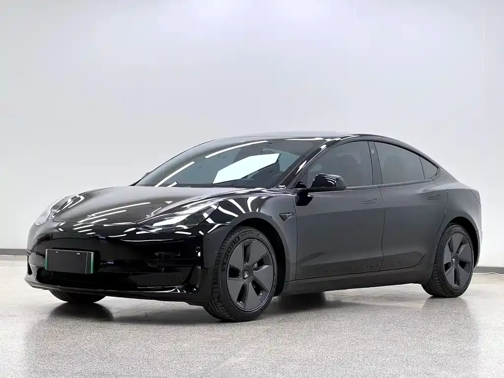 Tesla Model 3 — фото 1