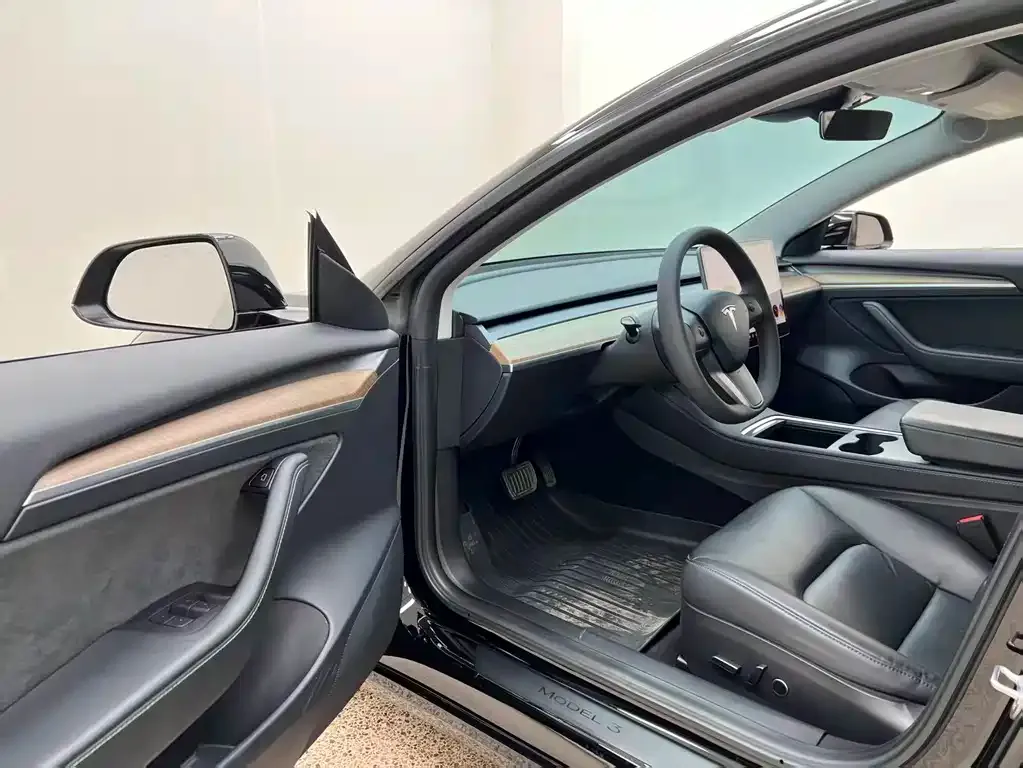 Tesla Model 3 — фото 4