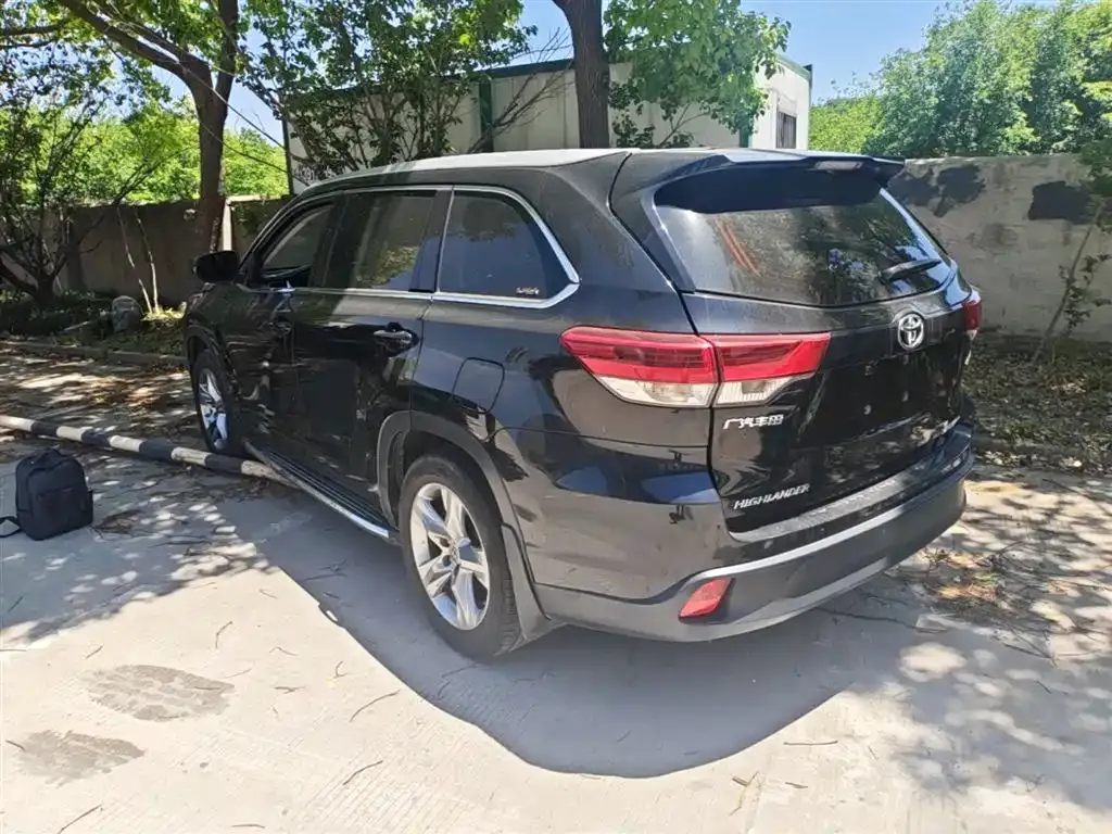 Toyota Highlander — фото 9
