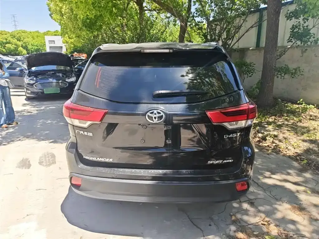 Toyota Highlander — фото 10