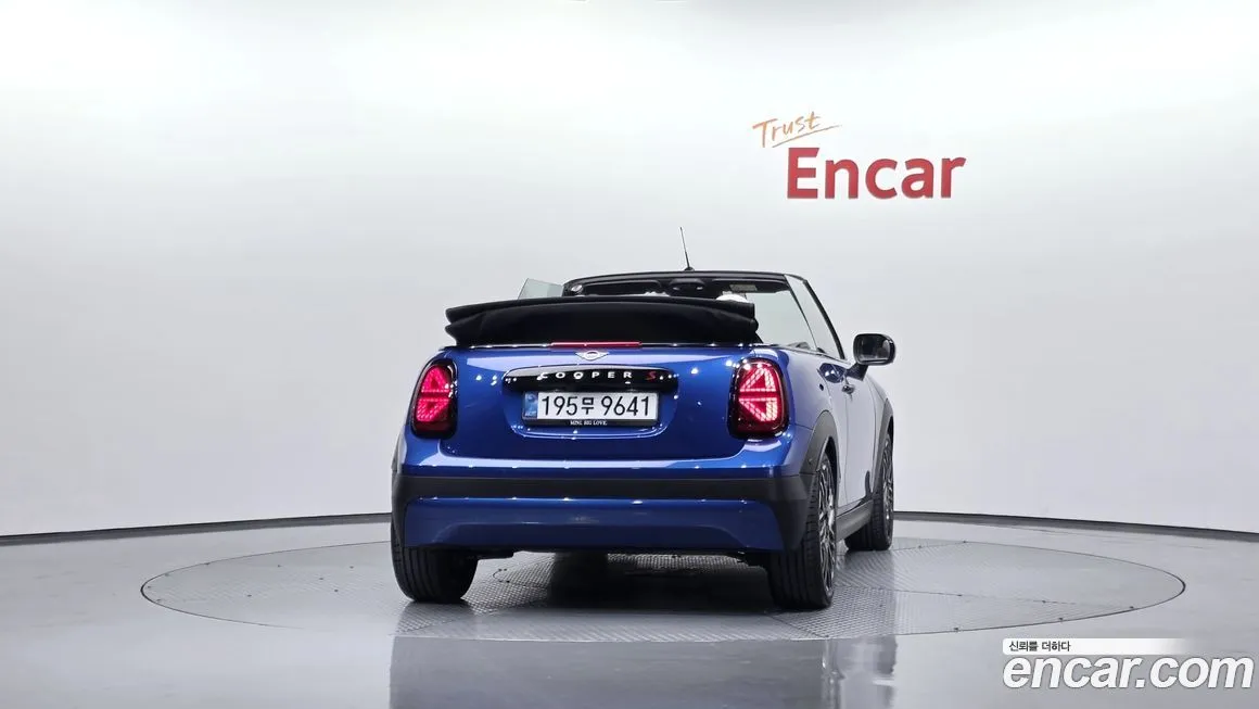 Mini Cooper Convertible 2025 из KR, фото 2