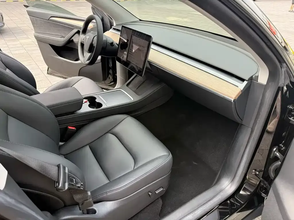 Tesla Model Y — фото 4