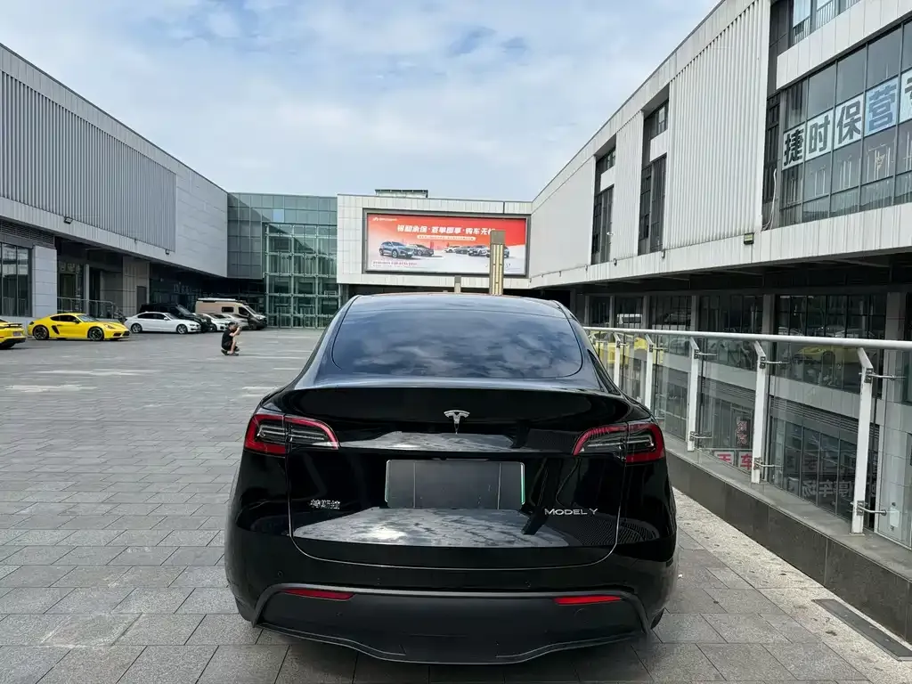 Tesla Model Y — фото 7