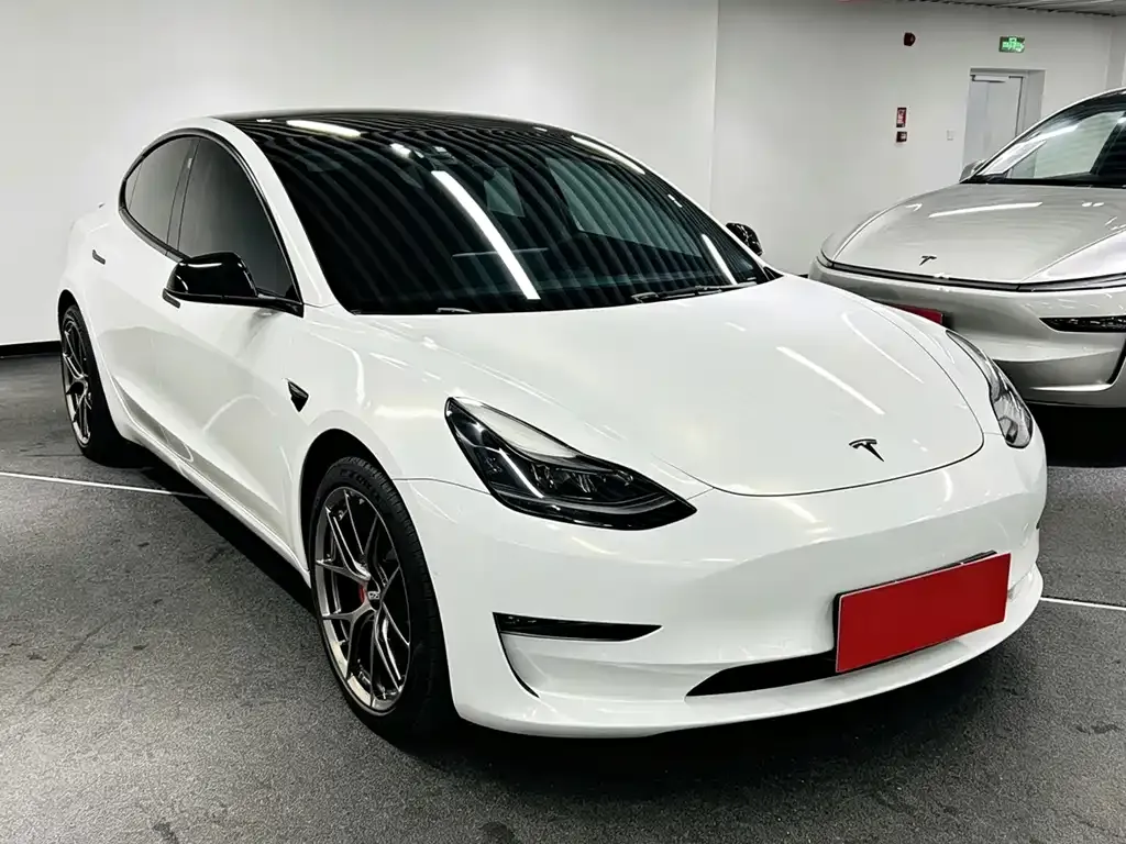 Tesla Model 3 — фото 3