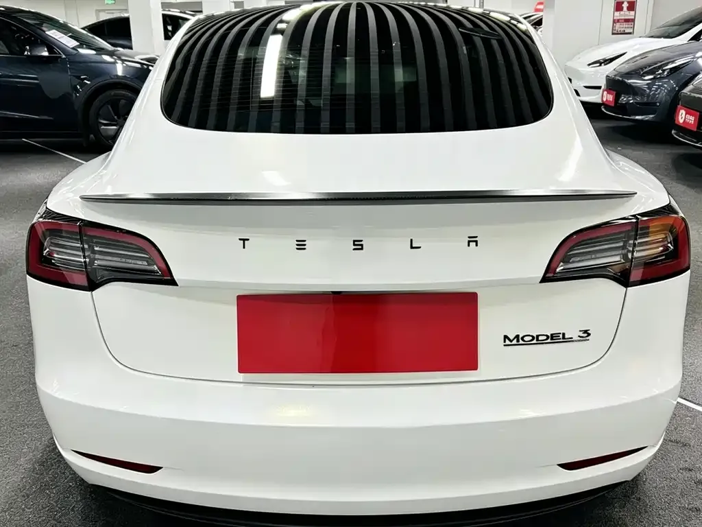Tesla Model 3 — фото 7