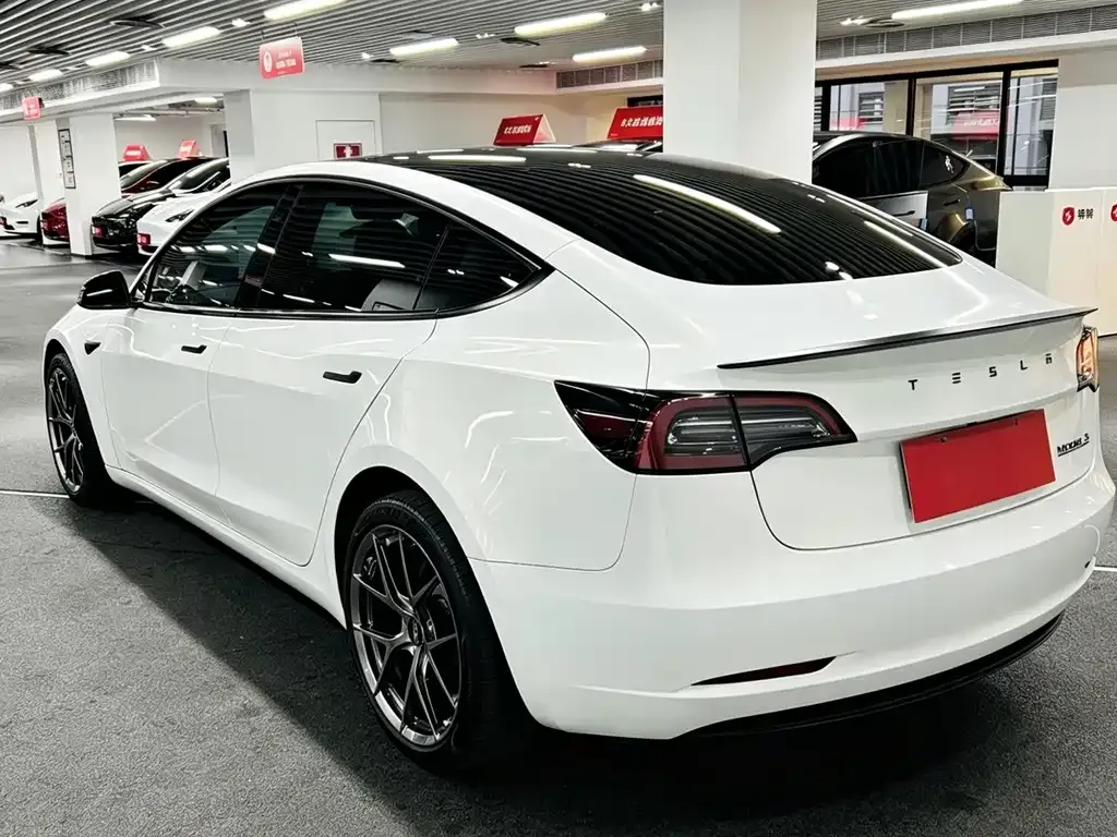 Tesla Model 3 — фото 5