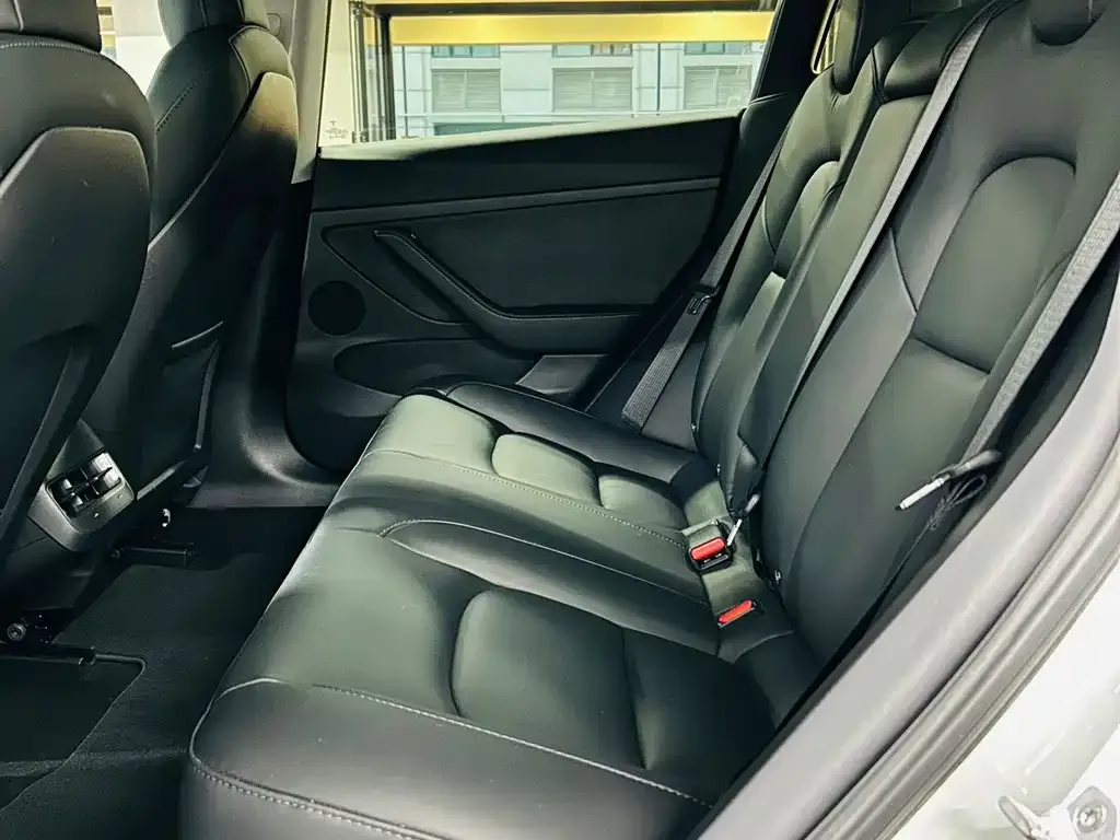 Tesla Model 3 — фото 4