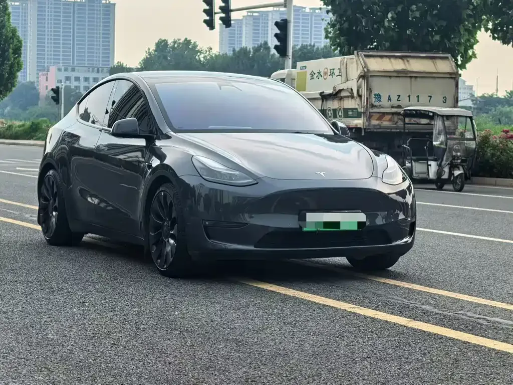 Tesla Model Y — фото 6