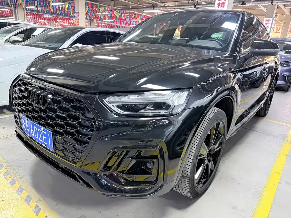 Audi Q5L Sportback — фото 1