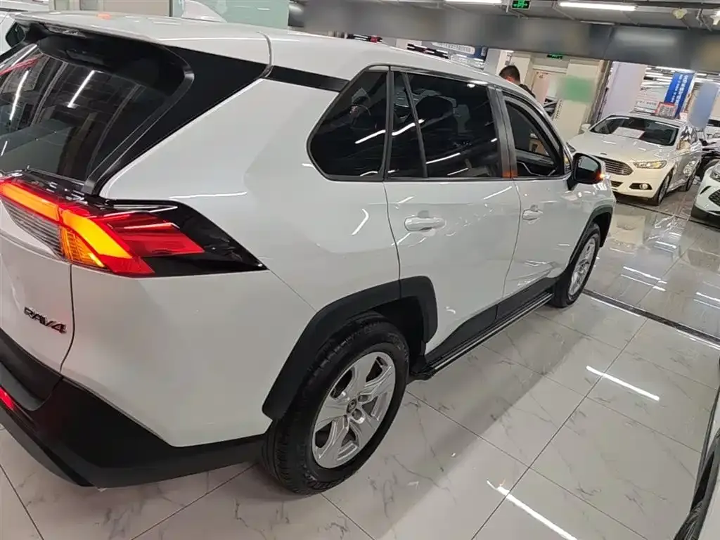 Toyota RAV4 2024 из CN, фото 7