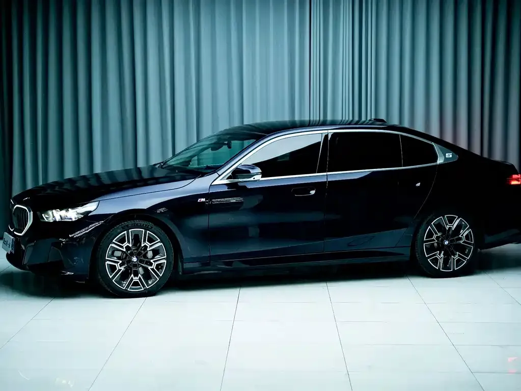 BMW 5 Series 2025 из CN, фото 1