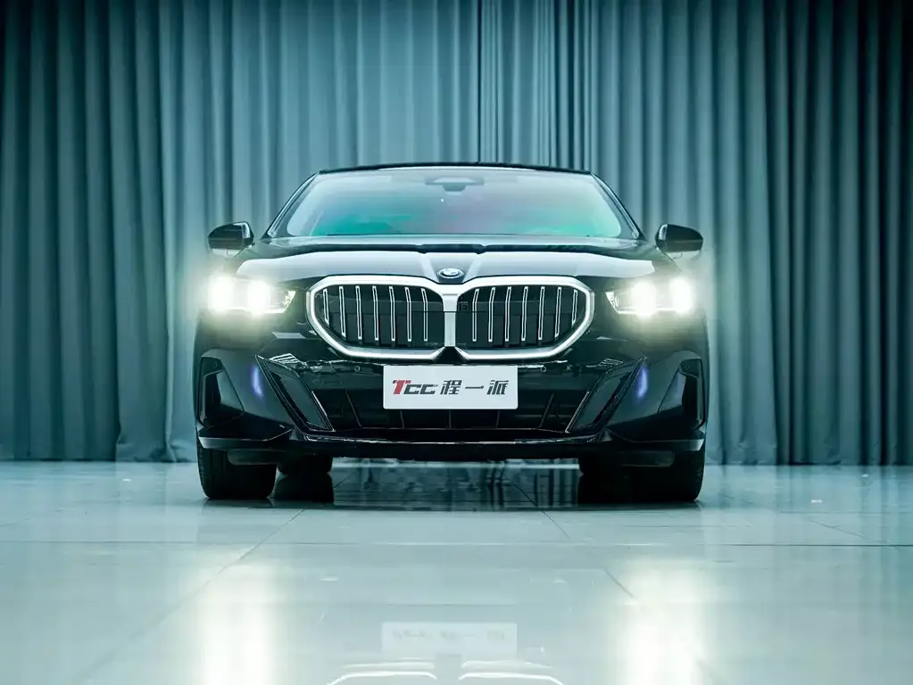 BMW 5 Series 2025 из CN, фото 3