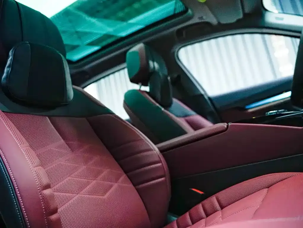 BMW 5 Series 2025 из CN, фото 10