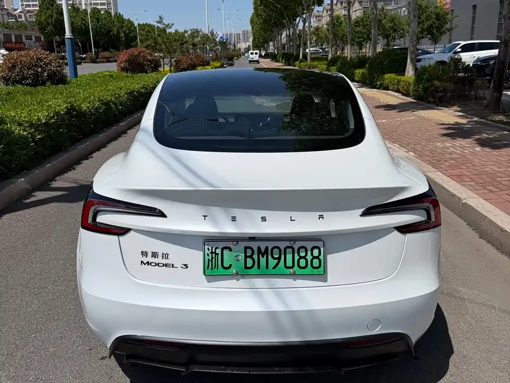 Tesla Model 3 — фото 9