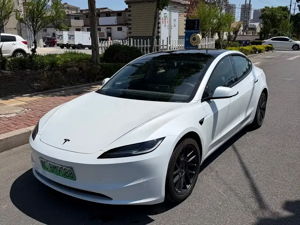 Tesla Model 3 — фото 10