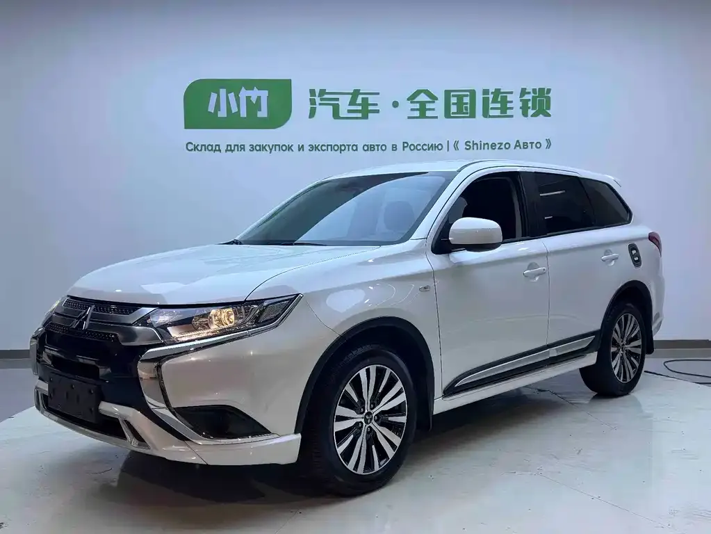 Mitsubishi Outlander — фото 1
