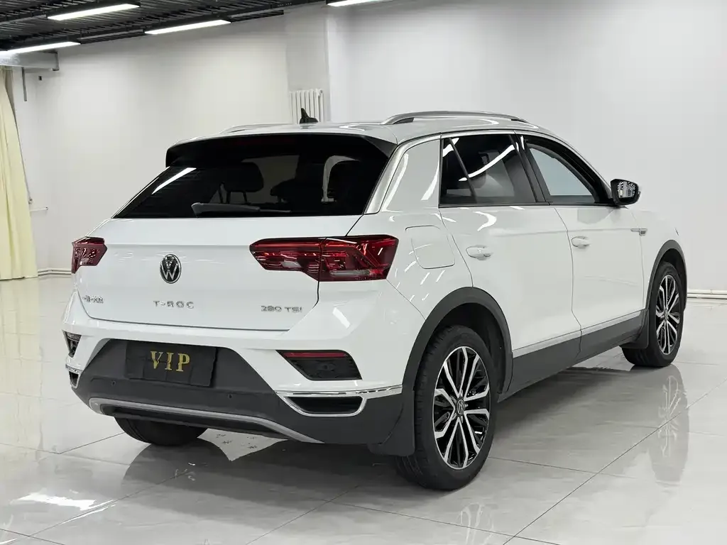 Volkswagen T-Roc — фото 10
