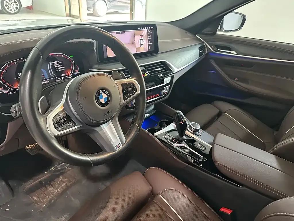 BMW 5 Series — фото 9