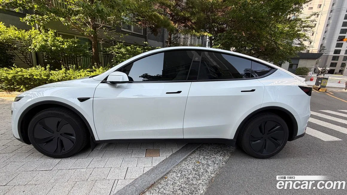 Tesla Model Y — фото 8