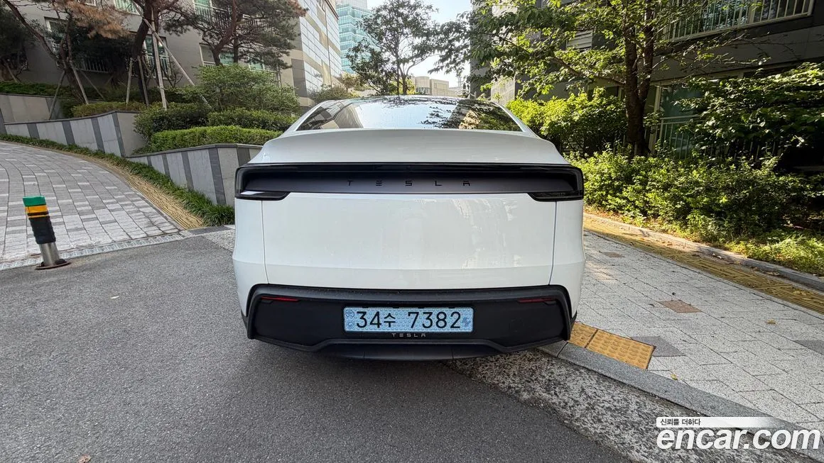 Tesla Model Y — фото 9