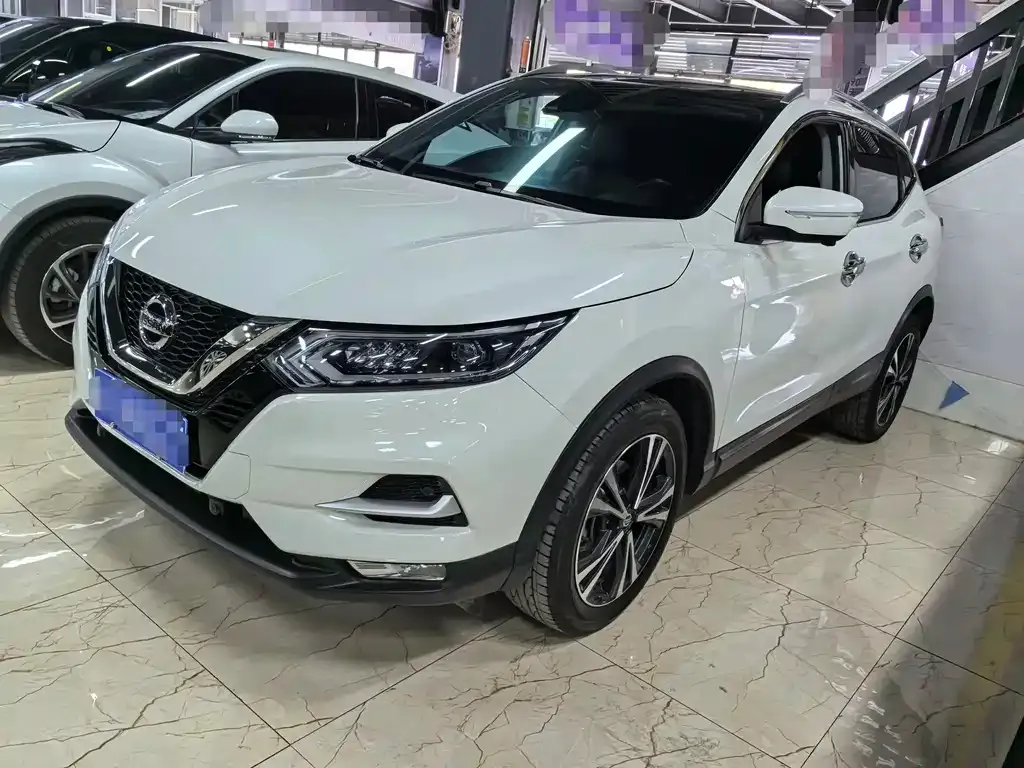Nissan Qashqai — фото 1