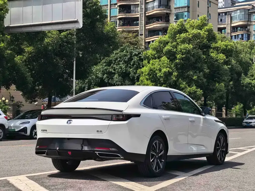 Changan Eado — фото 8