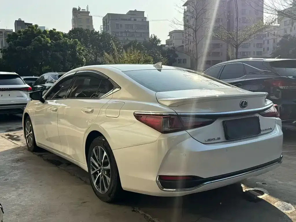 Lexus ES — фото 4