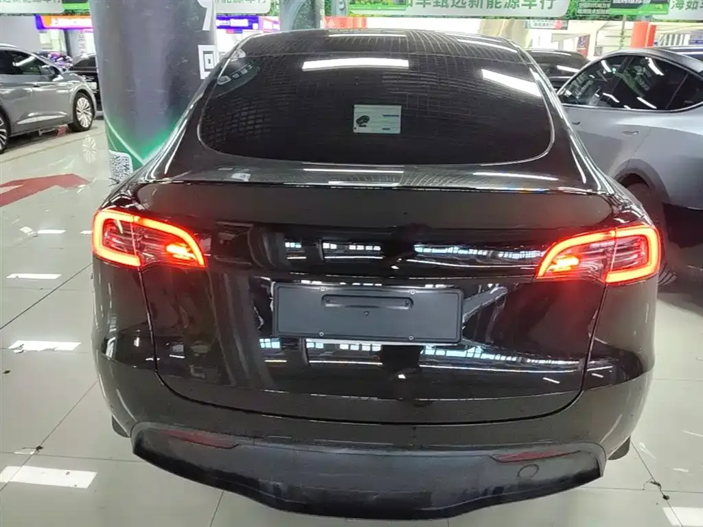 Tesla Model Y — фото 7
