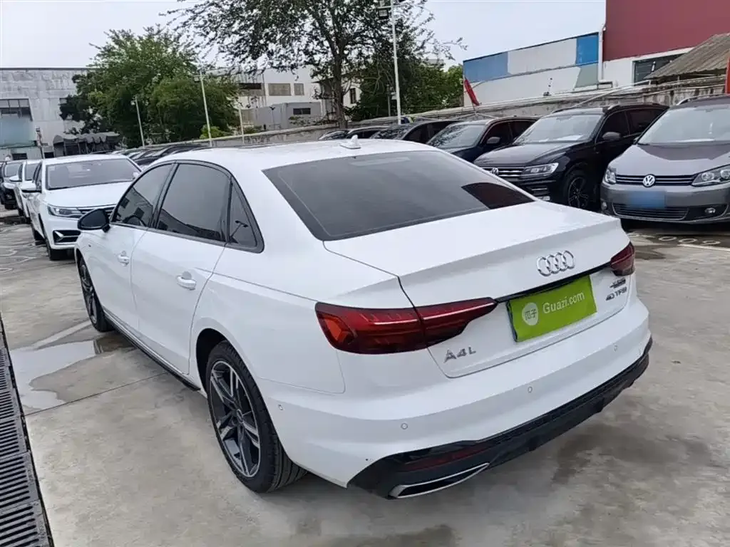 Audi A4L 2022 из CN, фото 9