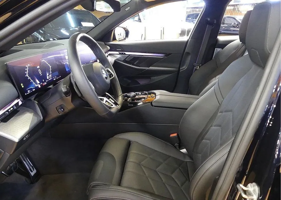 BMW 5-Series 2025 из KR, фото 7