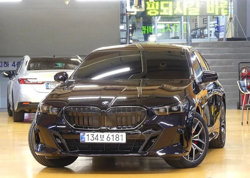 BMW 5-Series 2025 из KR, фото 4
