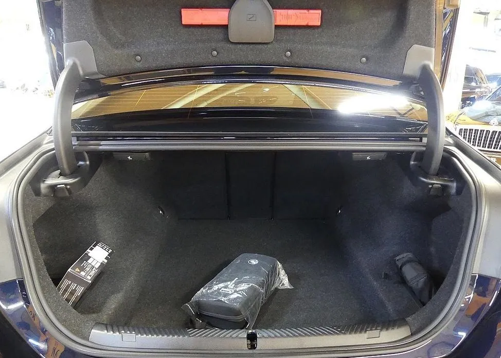 BMW 5-Series 2025 из KR, фото 9