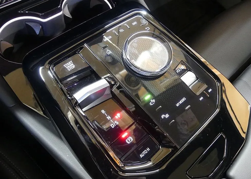 BMW 5-Series 2025 из KR, фото 6
