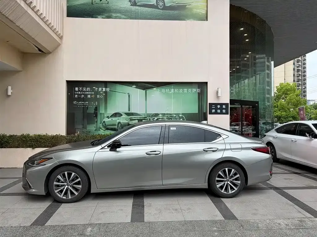 Lexus ES — фото 8
