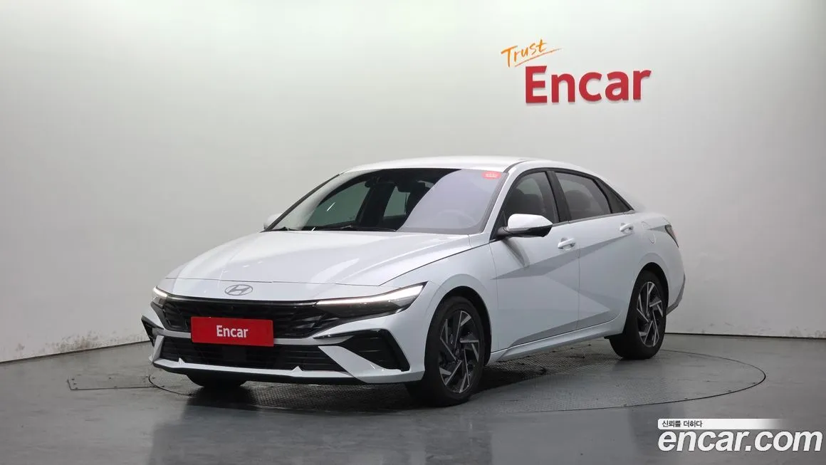 Hyundai AVANTE — фото 1