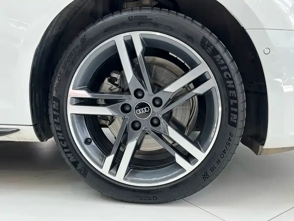 Audi A4L 2023 из CN, фото 3