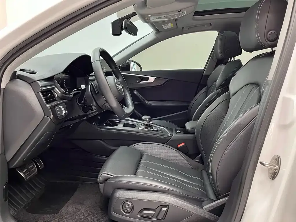 Audi A4L 2023 из CN, фото 10