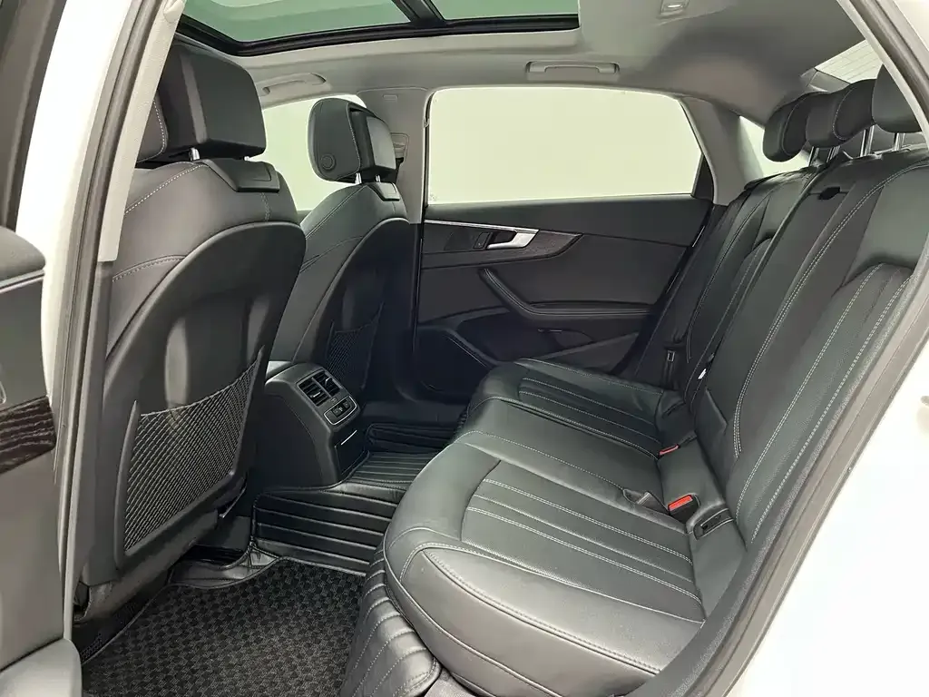 Audi A4L 2023 из CN, фото 5
