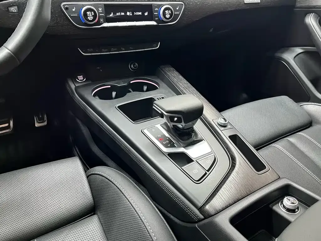 Audi A4L 2023 из CN, фото 9