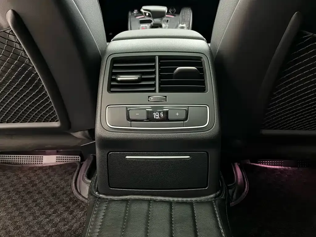 Audi A4L 2023 из CN, фото 7
