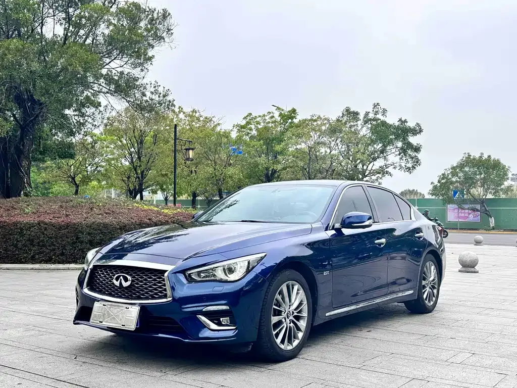Infiniti Q50L — фото 1